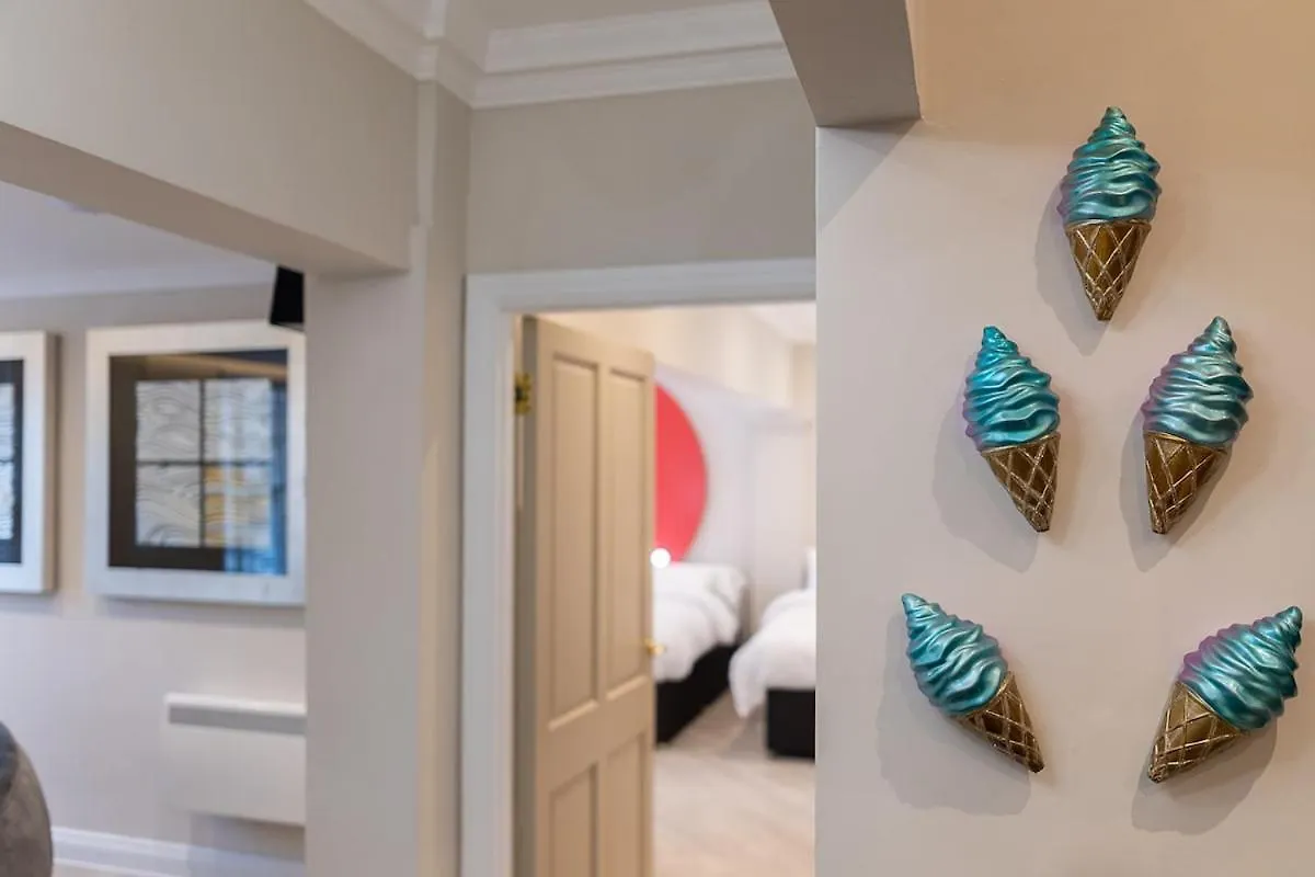 Luxury Penthouse In Cardiff City Centre Sleeps 14