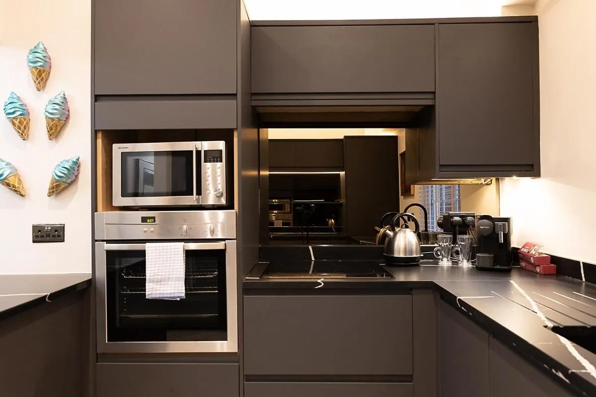 Apartment Luxury Penthouse In Cardiff City Centre Sleeps 14