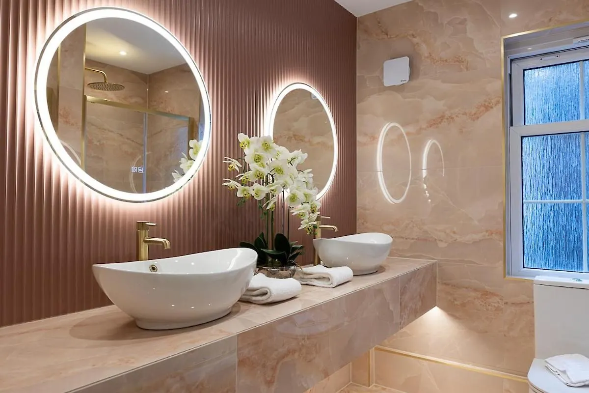 Luxury Penthouse In Cardiff City Centre Sleeps 14 Apartment