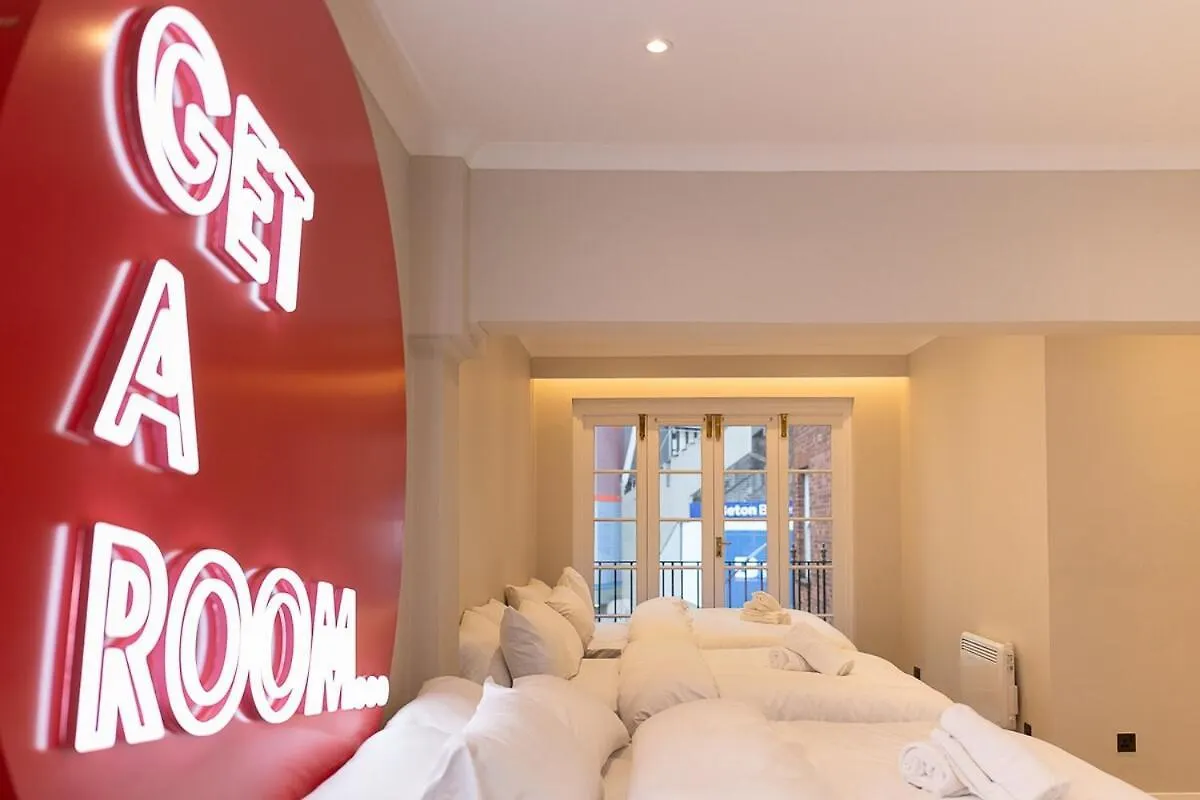Luxury Penthouse In Cardiff City Centre Sleeps 14 Apartment