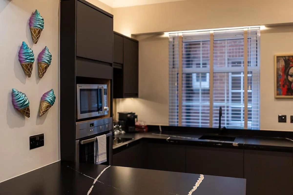 Apartment Luxury Penthouse In Cardiff City Centre Sleeps 14