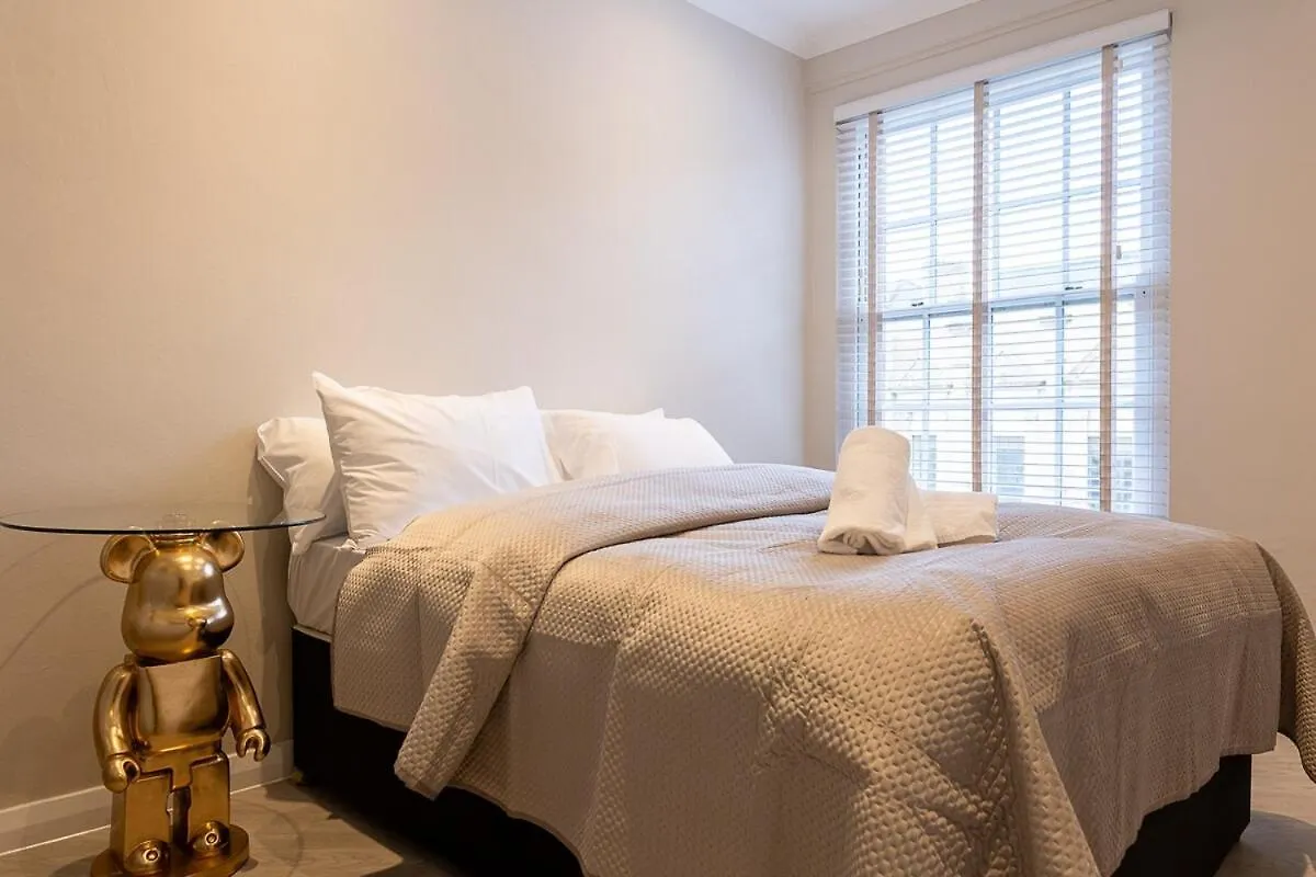 Luxury Penthouse In Cardiff City Centre Sleeps 14