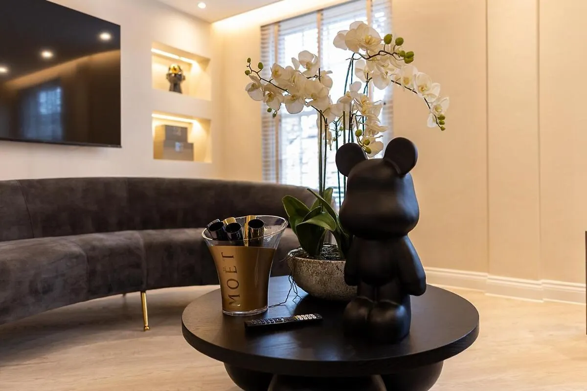 Apartment Luxury Penthouse In Cardiff City Centre Sleeps 14