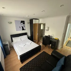 Séjour chez l'habitant 3 Luxury En-suite Bedrooms, Cardiff