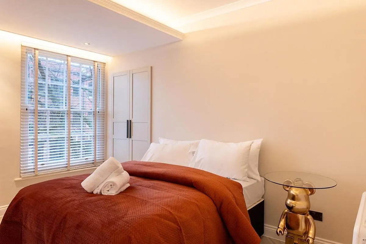 Luxury Penthouse In Cardiff City Centre Sleeps 14