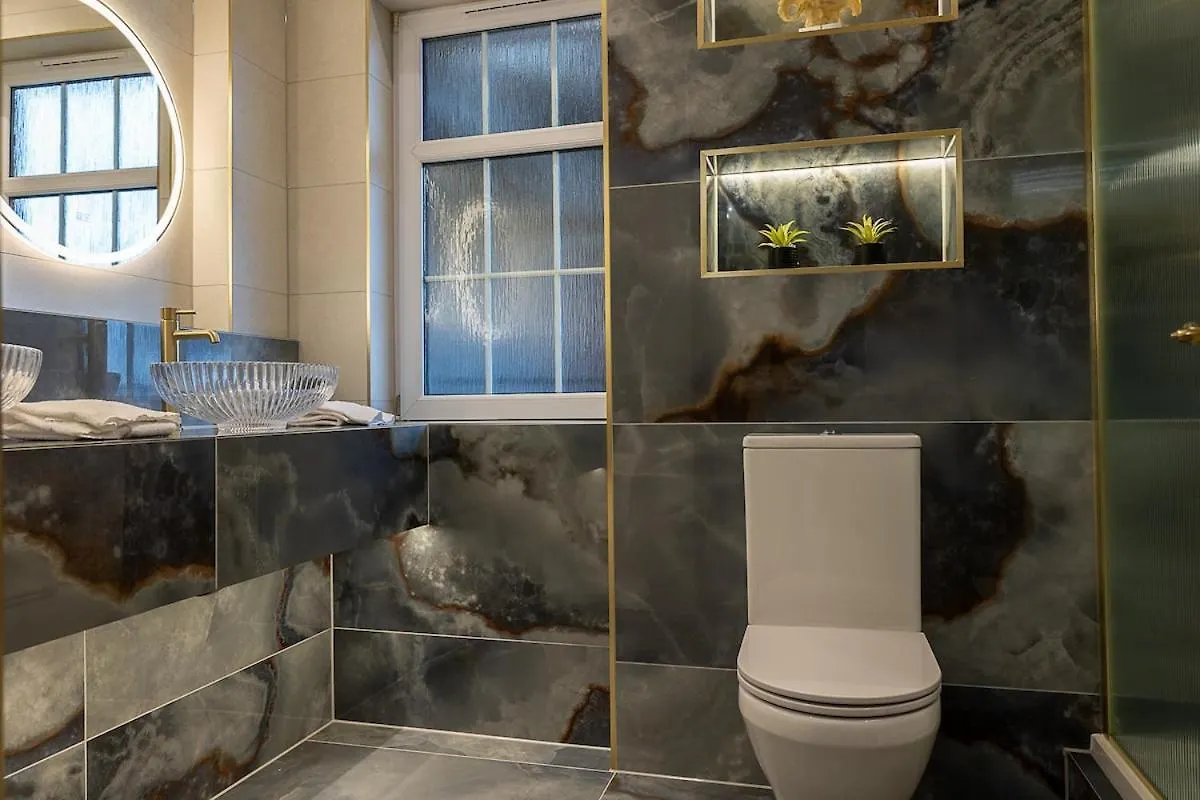 Luxury Penthouse In Cardiff City Centre Sleeps 14